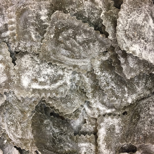 Ravioli Salmone e Nero di Seppia
